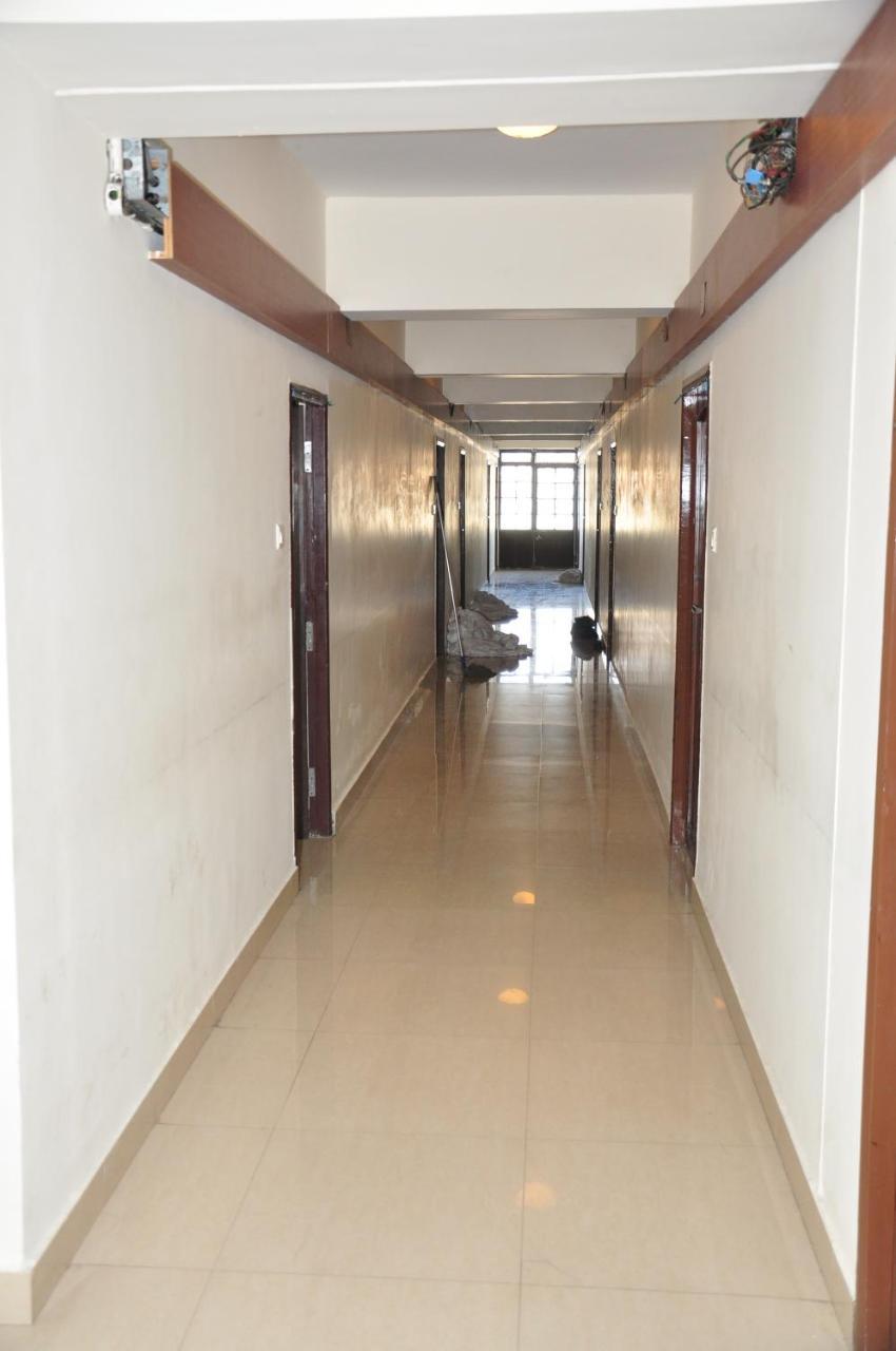 Dhanunjayas Luxury Hotel Hosūr Exterior foto